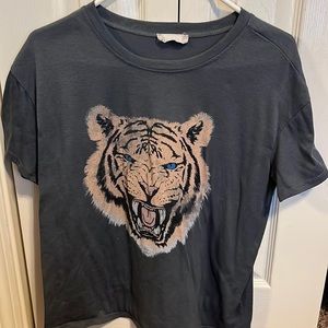 tiger graphic tshirt